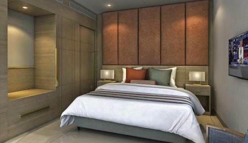 Deluxe King Suite with City Side View