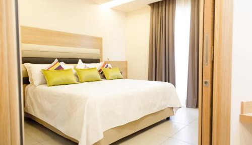 Queen Suite with Sofa Bed