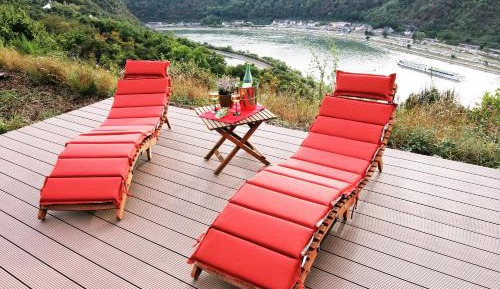 Apartment with Mountain View
