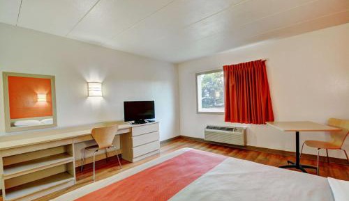 Queen Room with Two Queen Beds - Smoking