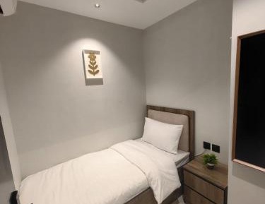 Single Room with Shared Bathroom