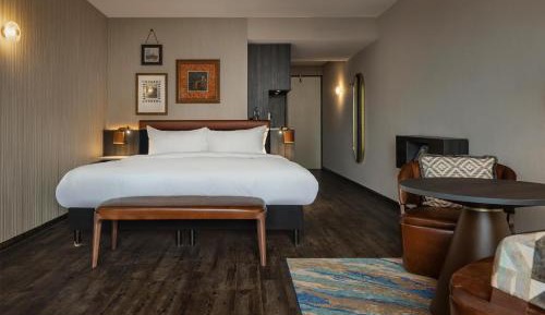 Junior Spa King Suite with Harbor View