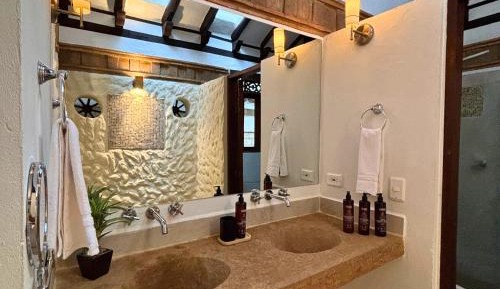 King Suite with Pool View