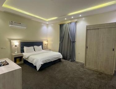 Suite with Mountain View