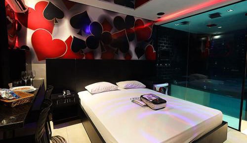 Deluxe Suite with Spa Bath