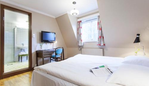 Standard Twin Room with Fjord View