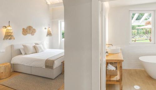 Deluxe Double Room with Bath