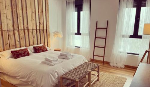 Two-Bedroom Apartment with Lake View