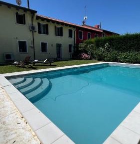 Deluxe Room (2 Adults + 1 Child)