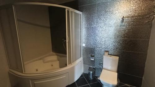 King Suite with Pool View