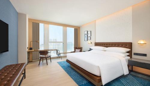 Selected King Room with Urban View