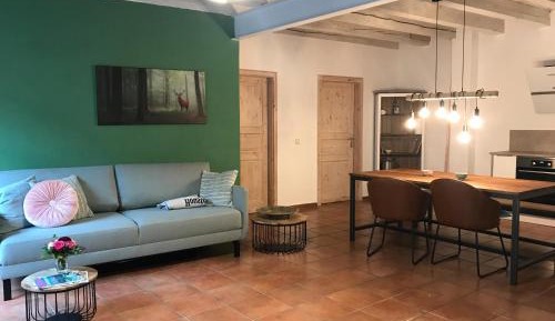 One-Bedroom Apartment with Bathroom