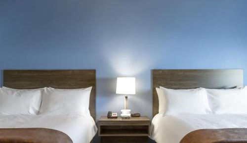 Queen Room with Two Queen Beds - Recliner - Hearing Accessible