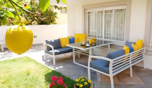 One-Bedroom Apartment with Garden