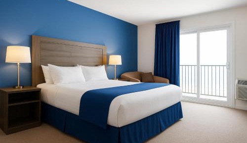 Deluxe Queen Room