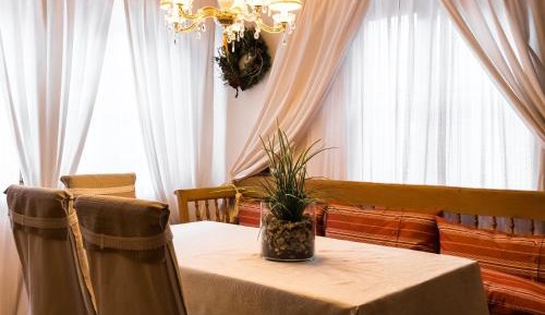 Two-Bedroom Apartment with Mountain View