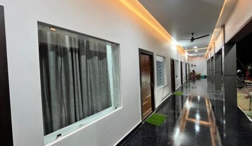 Deluxe Double Room (2 Adults + 1 Child)