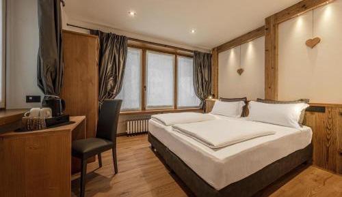 Large Double or Twin Room