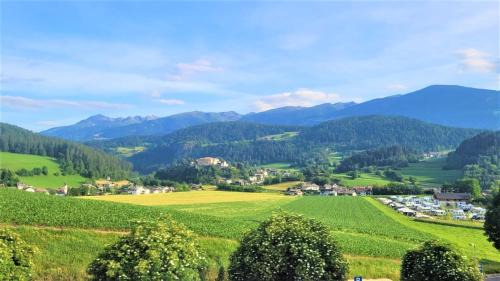 Apartment with Mountain View