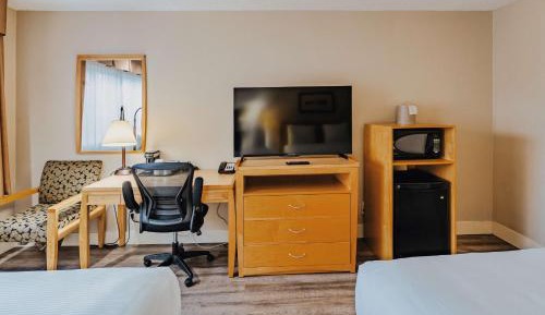 Queen Suite with Two Queen Beds and Kitchenette - Non-Smoking