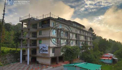 Family Room with Mountain View