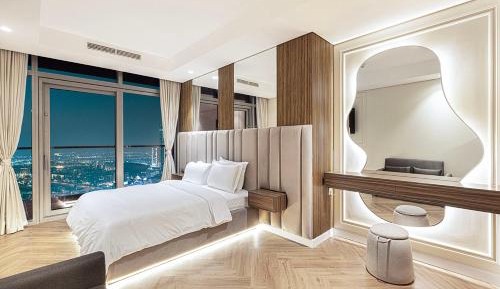 One-Bedroom Loft Apartment with Balcony