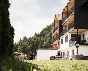 Apartment with Mountain View