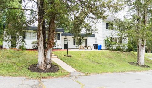 Three-Bedroom Standard Apartment