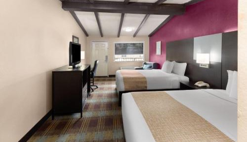 Queen Studio with Two Queen Beds- Non-Smoking