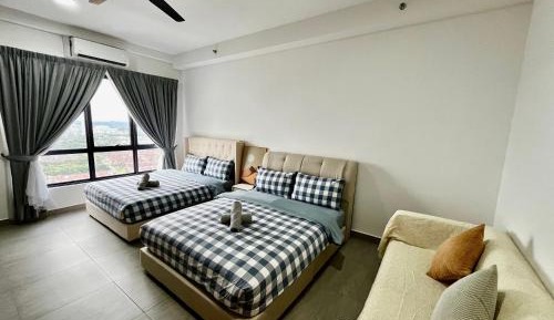 Deluxe One-Bedroom Apartment with City View