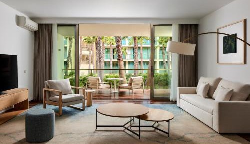 Two-Bedroom Suite with One King and Two Twin Beds