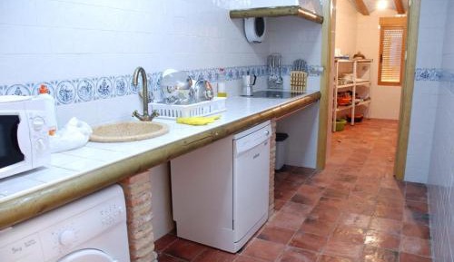 Three-Bedroom Villa with Terrace (6-10 Adults)