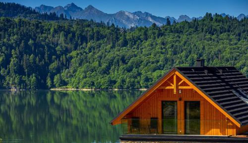 Apartment with Lake View