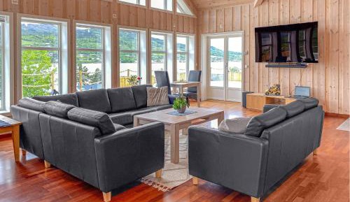 Five-Bedroom Holiday Home