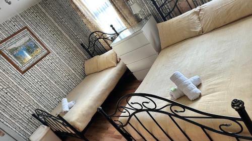 Family Room (3 Adults and 3 Children)