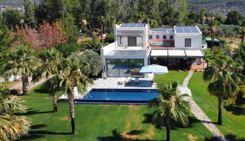 Villa - Beach Front