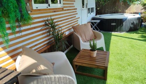 Deluxe Double Room (2 Adults + 1 Child)