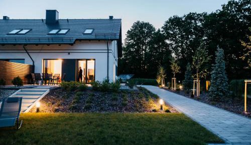 Three-Bedroom Apartment with Lake View