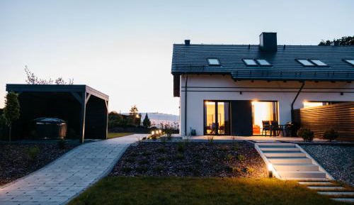 Three-Bedroom Apartment with Lake View