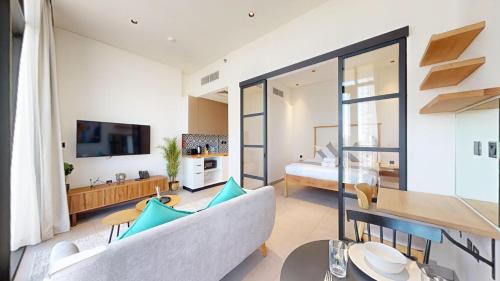 Deluxe One-Bedroom Apartment