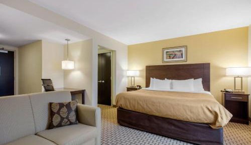 King Suite - Non-Smoking