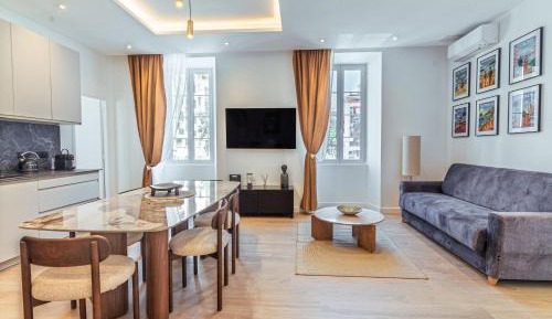 Deluxe Apartment