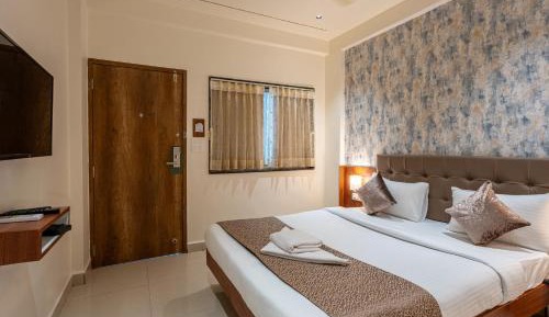 Deluxe Queen Room
