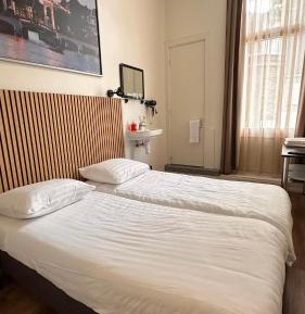 Twin Room with Shower