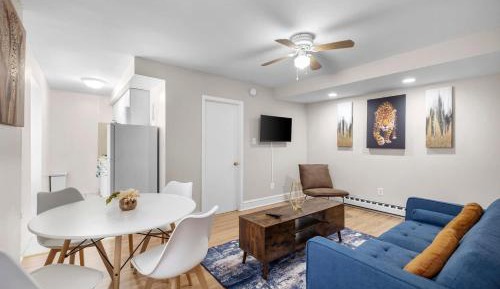 Apartment with Mountain View