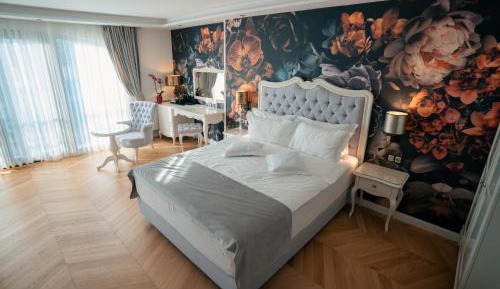 Queen Room with Spa Bath