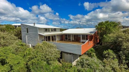 Holiday Home - No linen provided