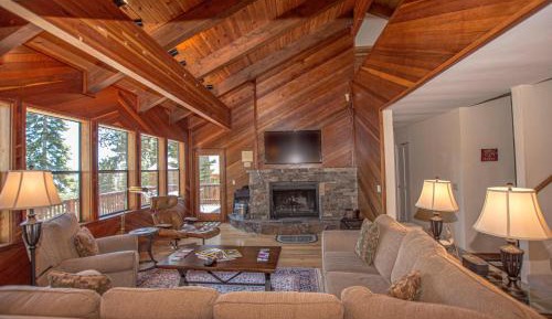 Five-Bedroom Holiday Home