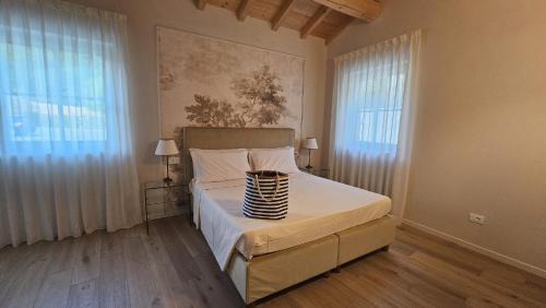 One-Bedroom Deluxe Apartment