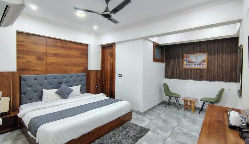 Deluxe King Room